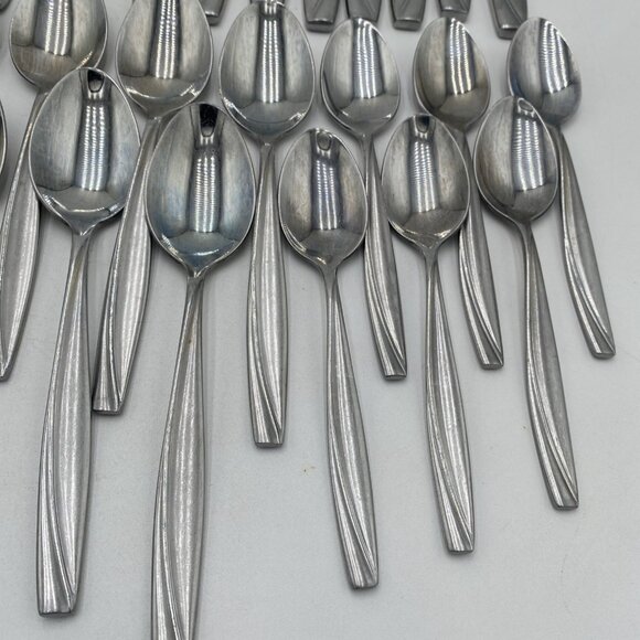 Oneida CAMLYNN CLEO Frosted Glossy Stainless Flatware 53 Pieces Silverware - Picture 4 of 8